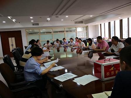 學(xué)習(xí)《憲法》.jpg 學(xué)習(xí)《憲法》.jpg