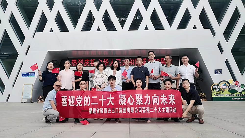 參觀福州規(guī)劃館.jpg 參觀福州規(guī)劃館.jpg